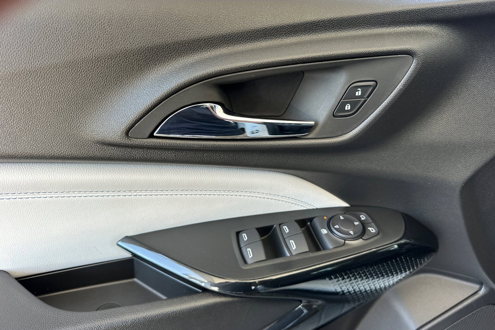 2025 Chevrolet Trax photo 10