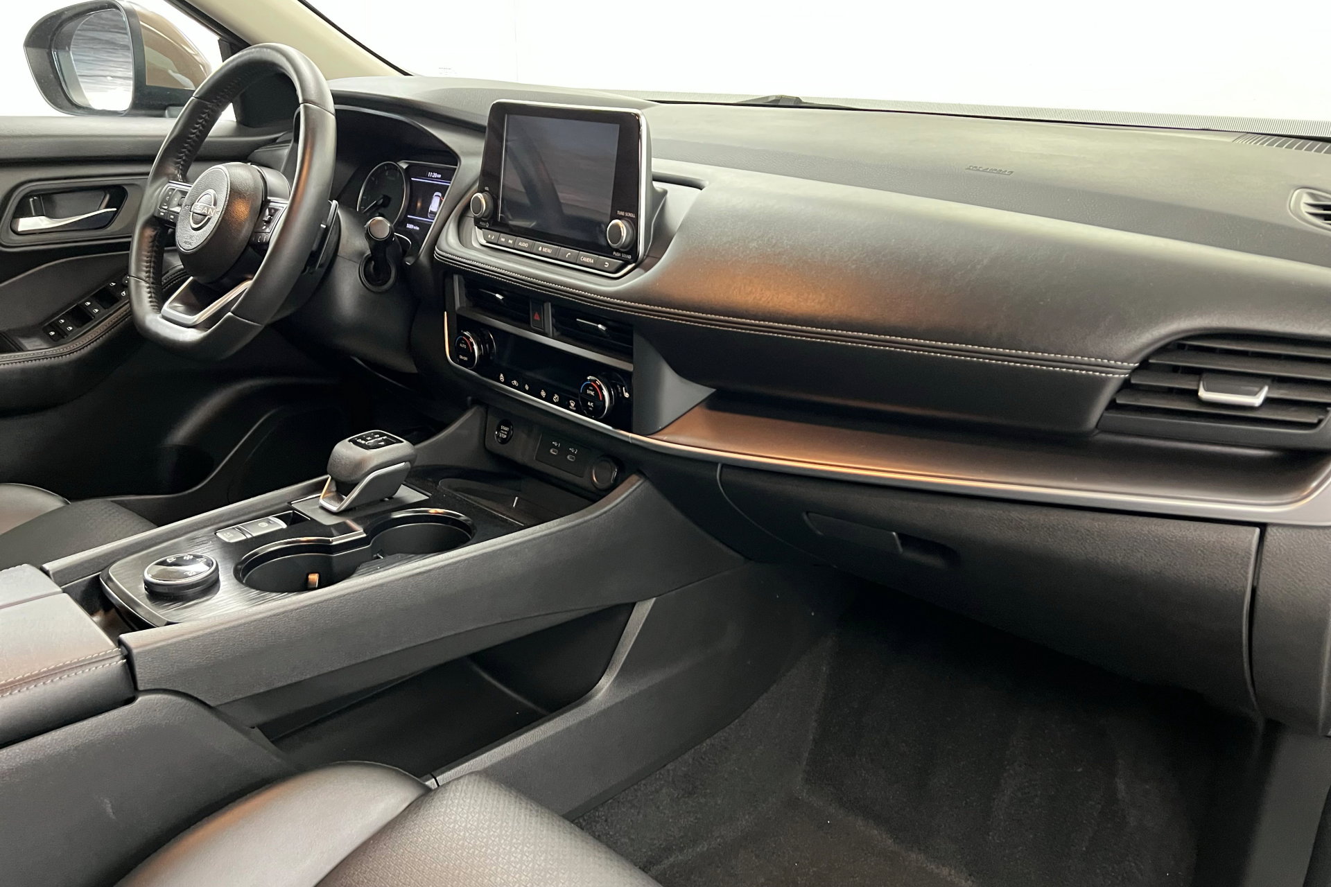 2024 Nissan Rogue SV photo 24