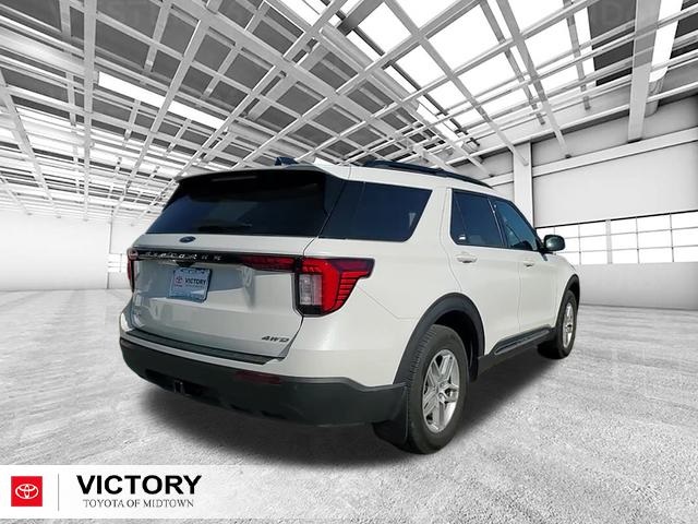 2025 Ford Explorer photo 2