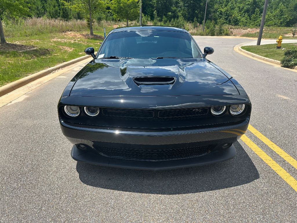 2023 Dodge Challenger R/T Plus photo 2