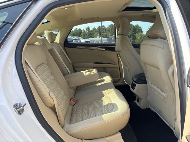 2016 Ford Fusion SE photo 18