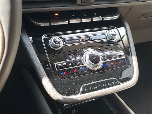 2022 Lincoln Corsair Standard photo 16