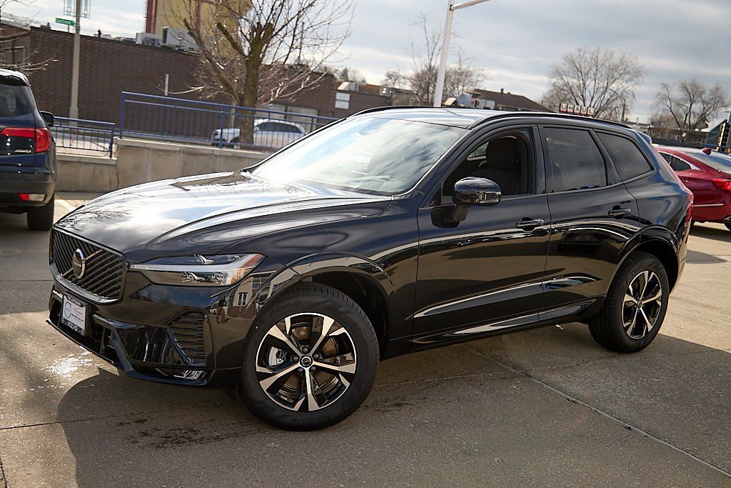 2026 VOLVO XC60 - Image 2