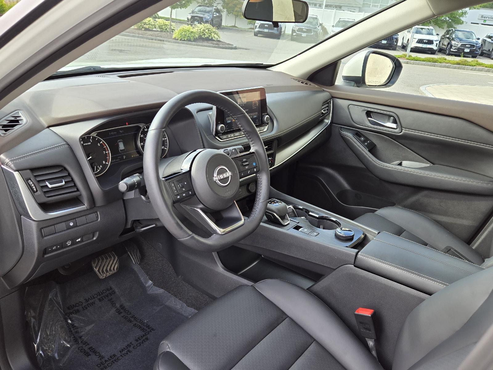 2023 Nissan Rogue SV photo 4