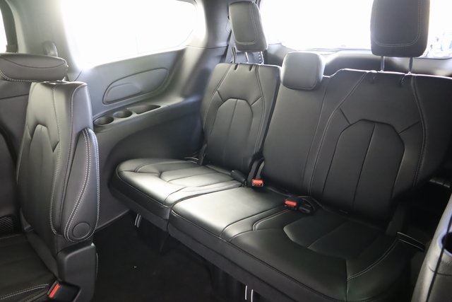 2025 Chrysler Pacifica photo 8