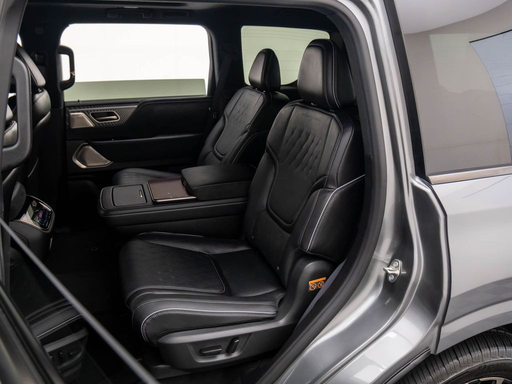2026 Infiniti QX80 photo 16