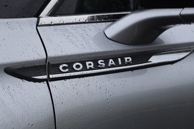 2022 Lincoln Corsair Standard photo 11