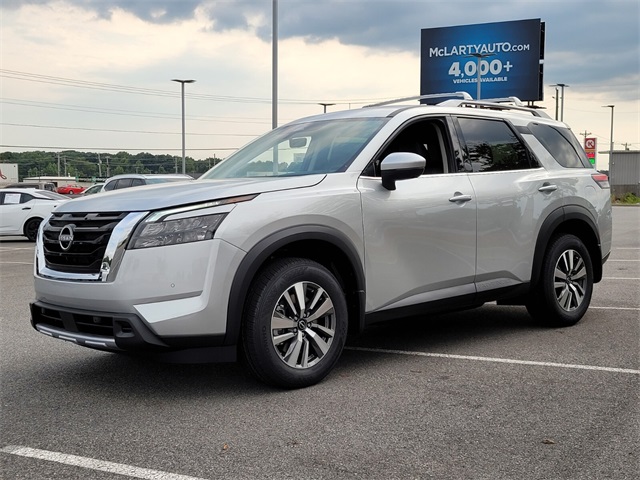 2025 Nissan Pathfinder SL photo 4