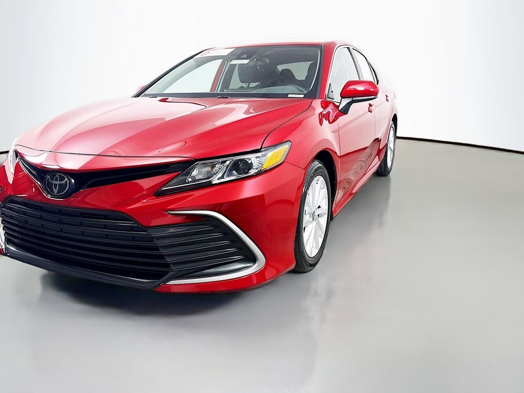 2023 Toyota Camry LE photo 3