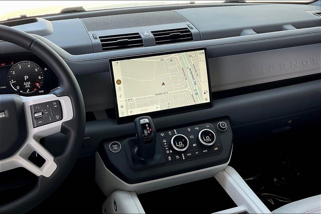 2025 Land Rover Defender 110 S photo 5