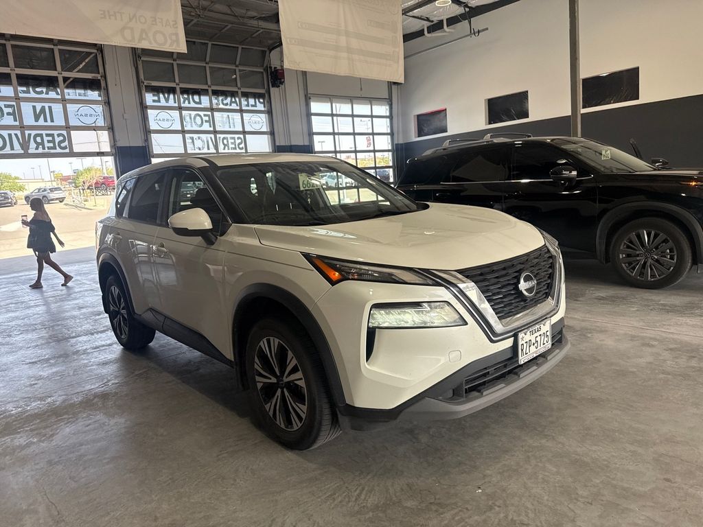 2022 Nissan Rogue SV photo 2