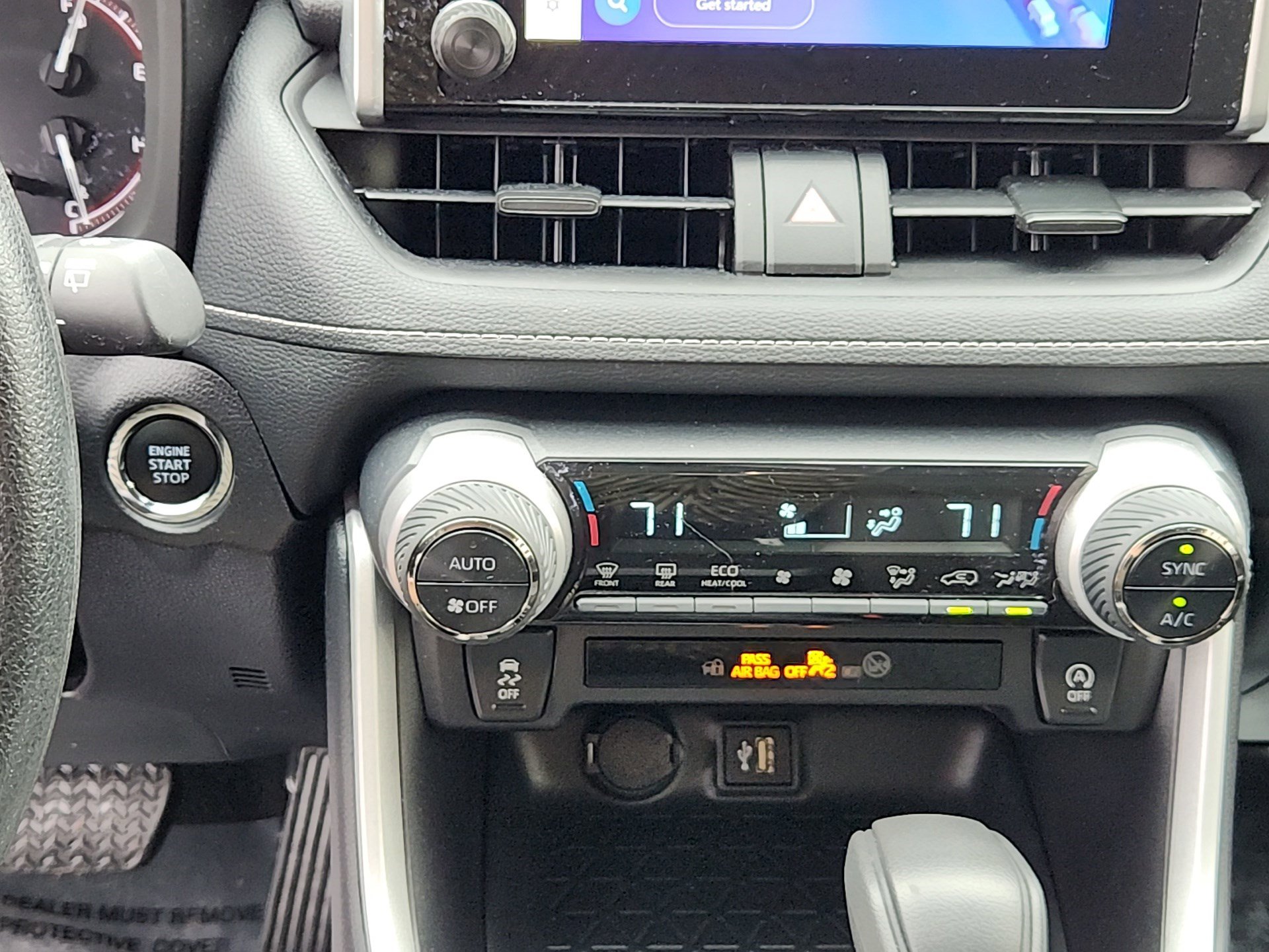2025 Toyota RAV4 XLE photo 15