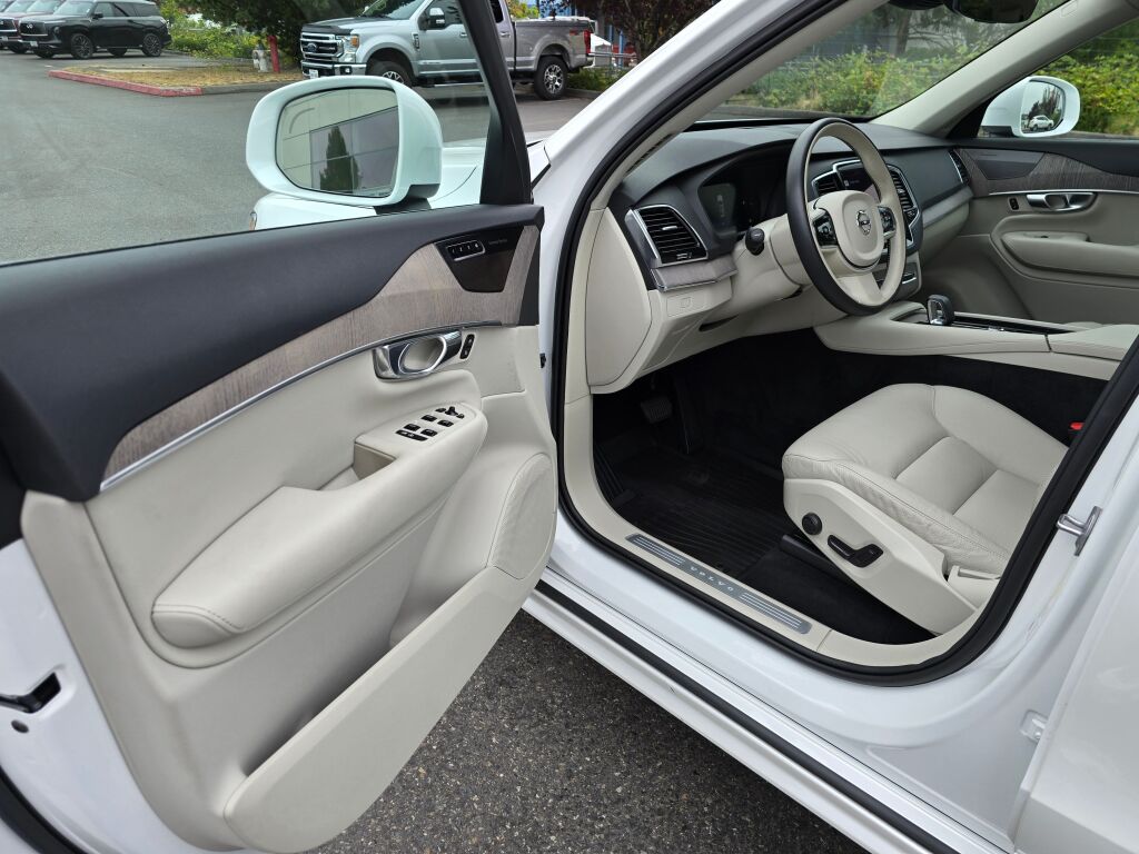 2024 Volvo XC90 Plus photo 18
