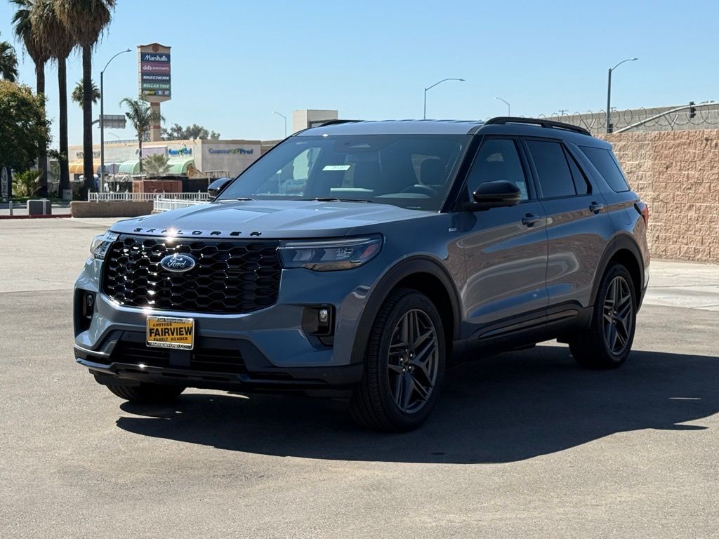 2025 Ford Explorer ST-Line photo 5