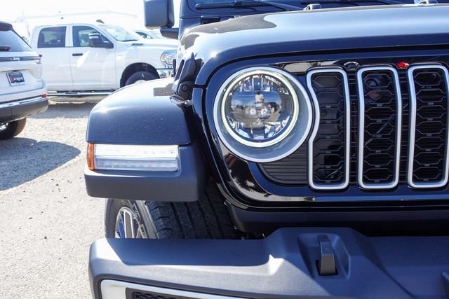 2025 Jeep Wrangler Sahara photo 3