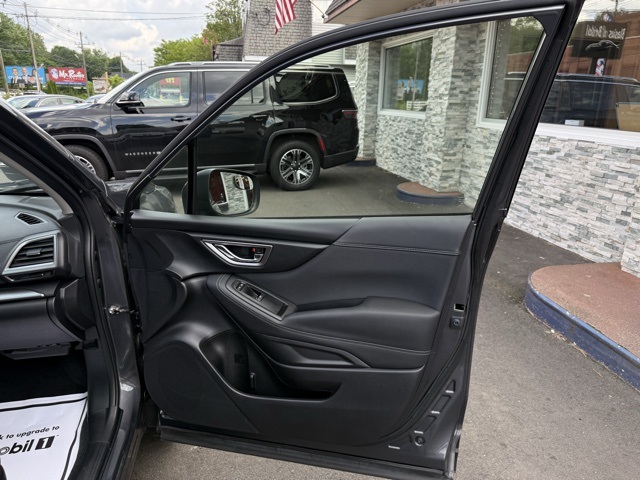 2021 Subaru Forester Premium photo 8