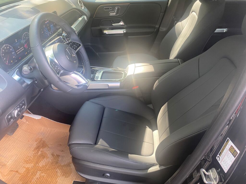 2026 Mercedes Benz GLB 250 4MATIC photo 9