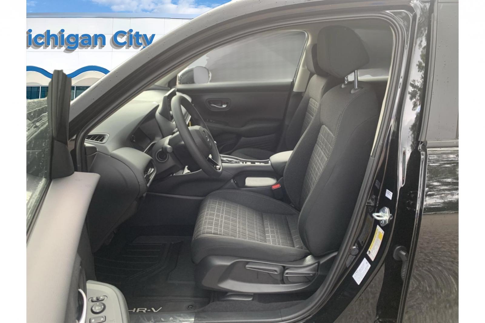2026 Honda HR-V LX photo 24