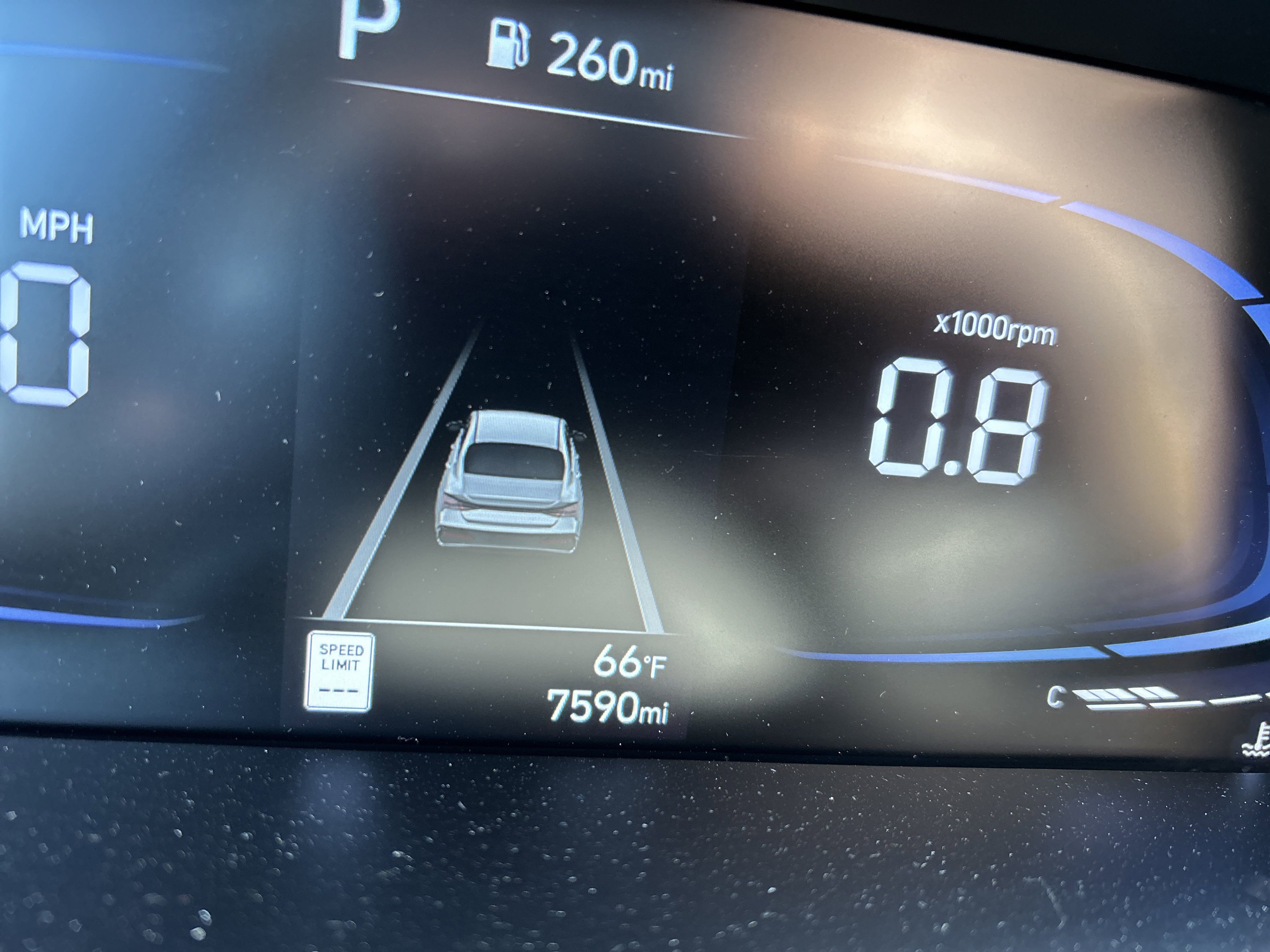 2025 Hyundai Elantra SEL Sport photo 3