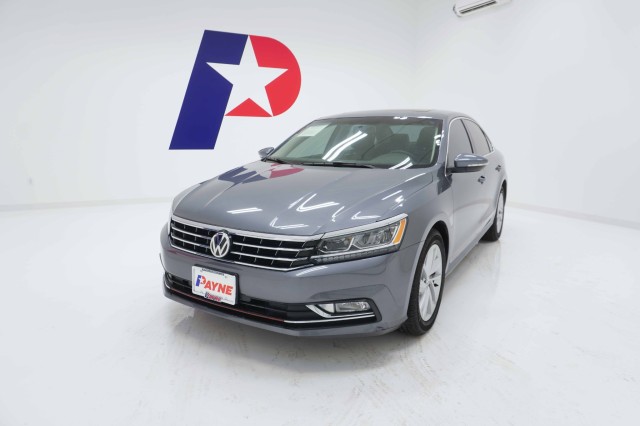 2018 Volkswagen Passat SE's photo