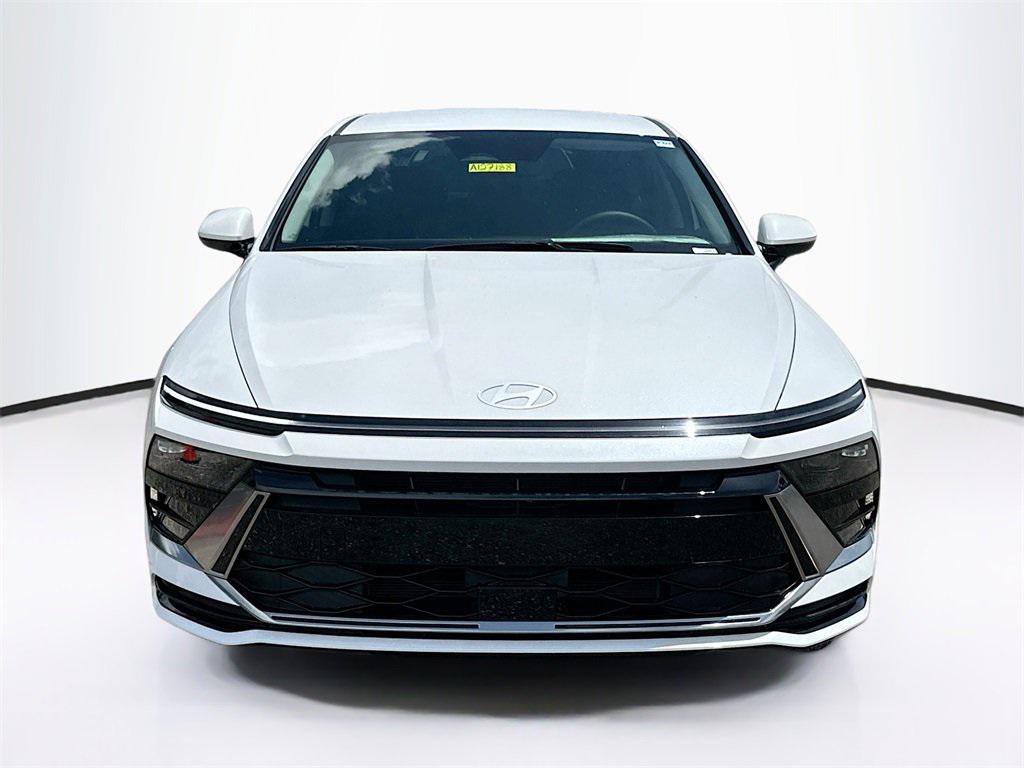 2025 Hyundai Sonata Hybrid SEL photo 2