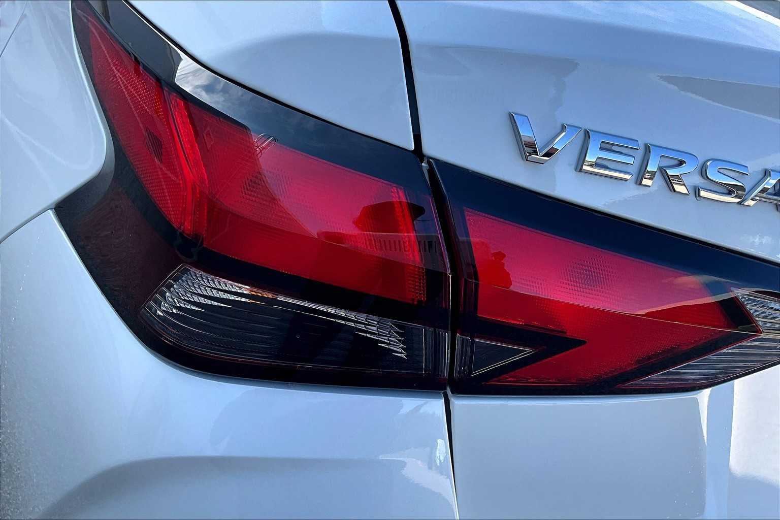 2025 Nissan Versa SV photo 11