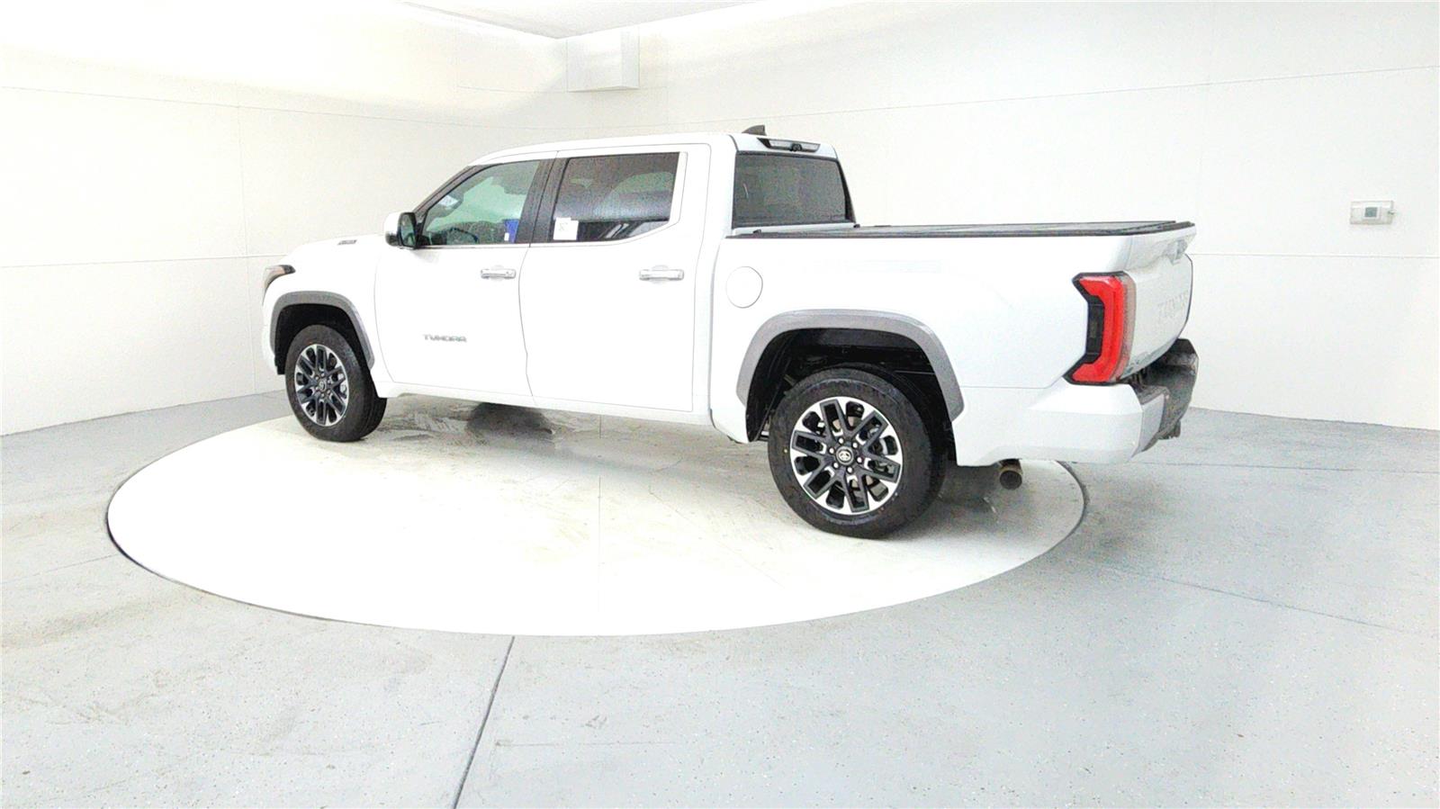 2025 Toyota Tundra Limited CrewMax photo 4