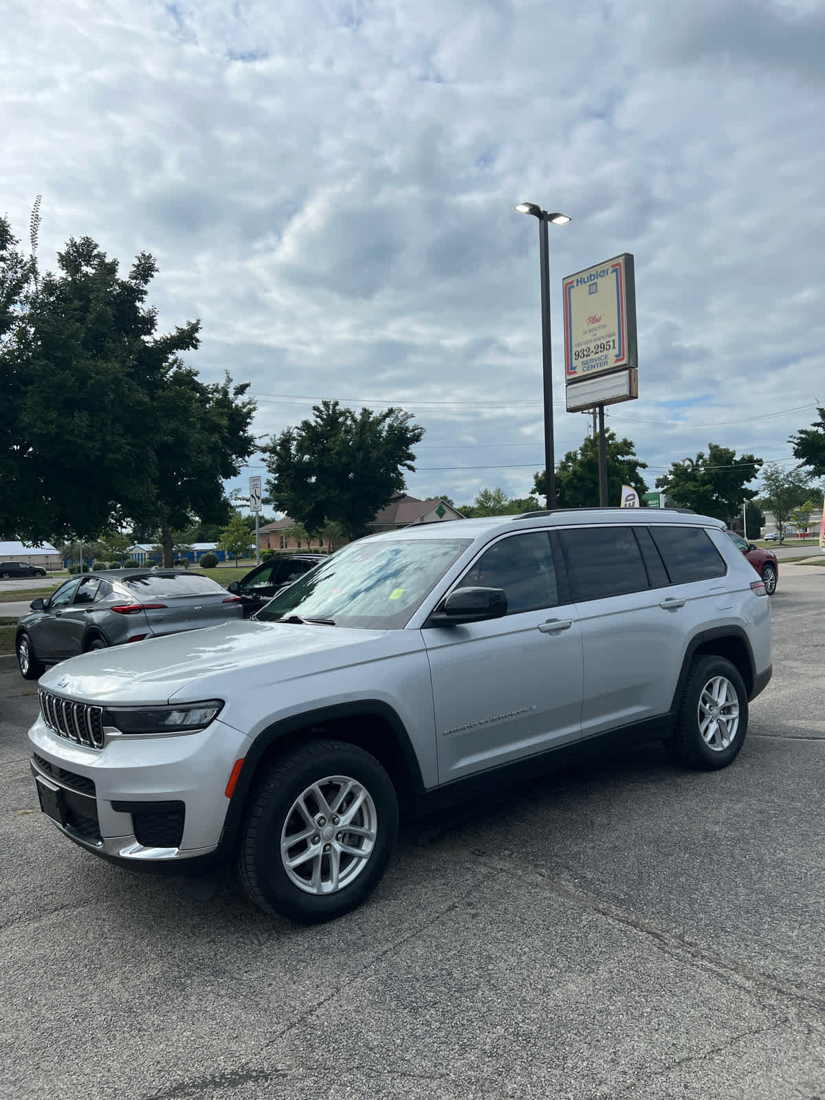 2023 Jeep Grand Cherokee Laredo photo 4