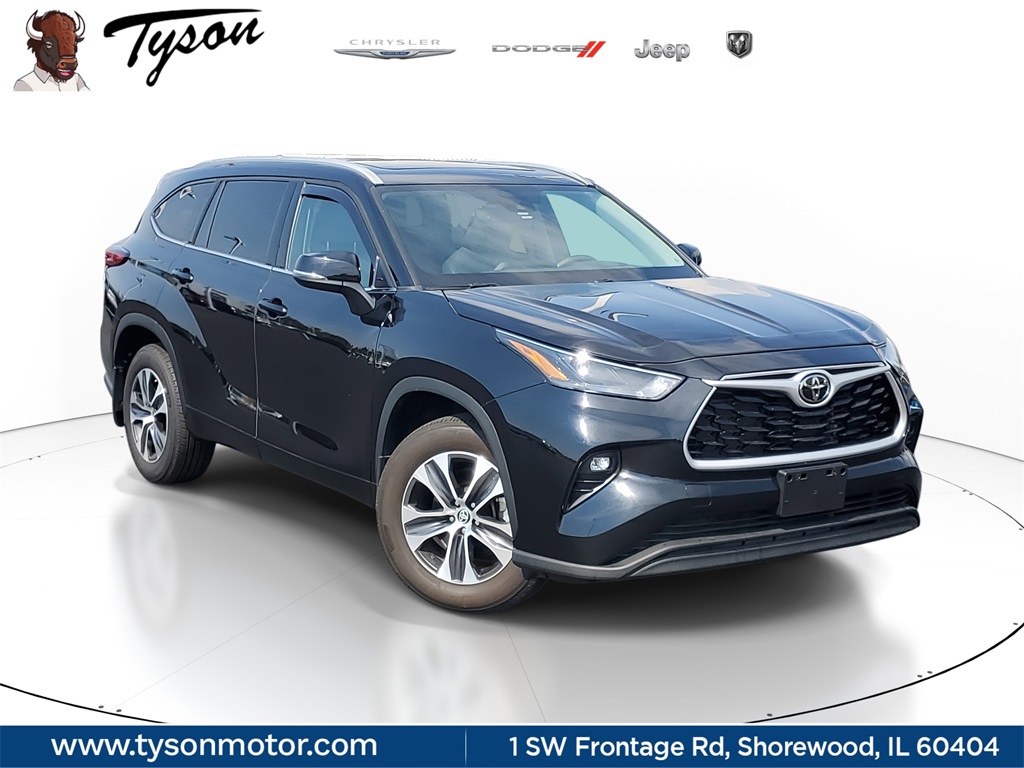 Used 2022 Black Toyota XLE image 1