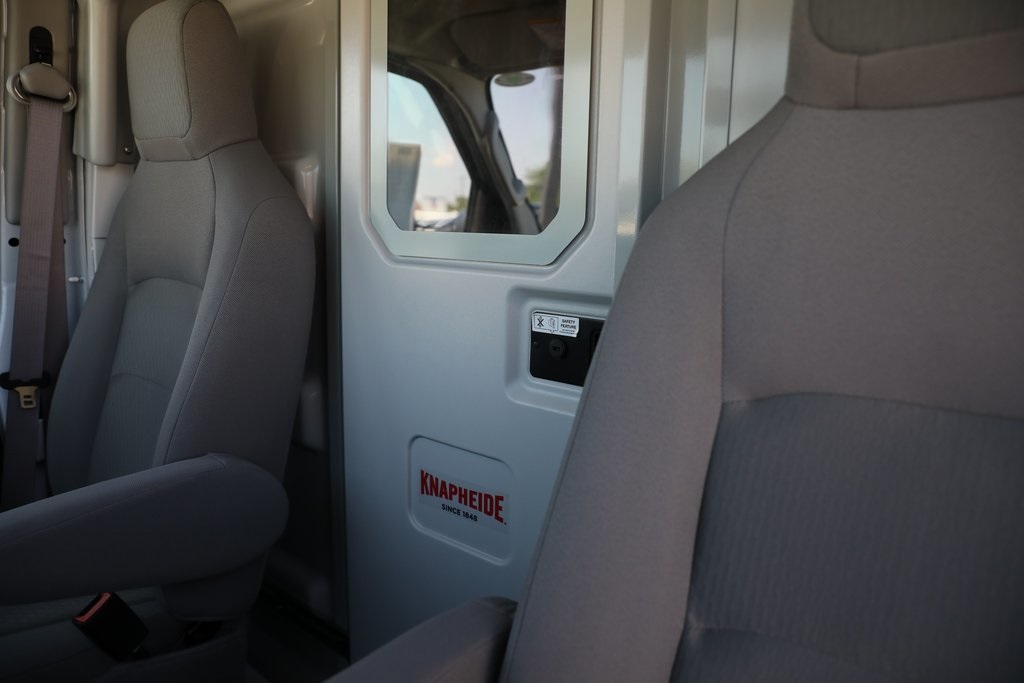 2025 Ford E-350 photo 31