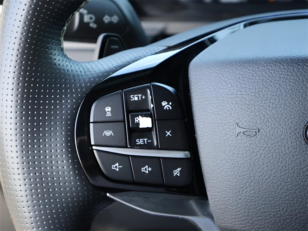 2021 Ford Explorer ST photo 32