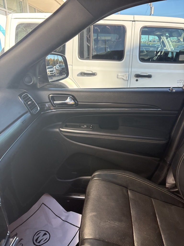 2021 Jeep Grand Cherokee Anniversary Edition photo 2