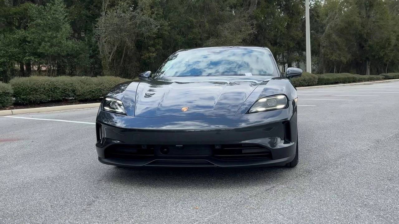 2025 Porsche Taycan 4S photo 3