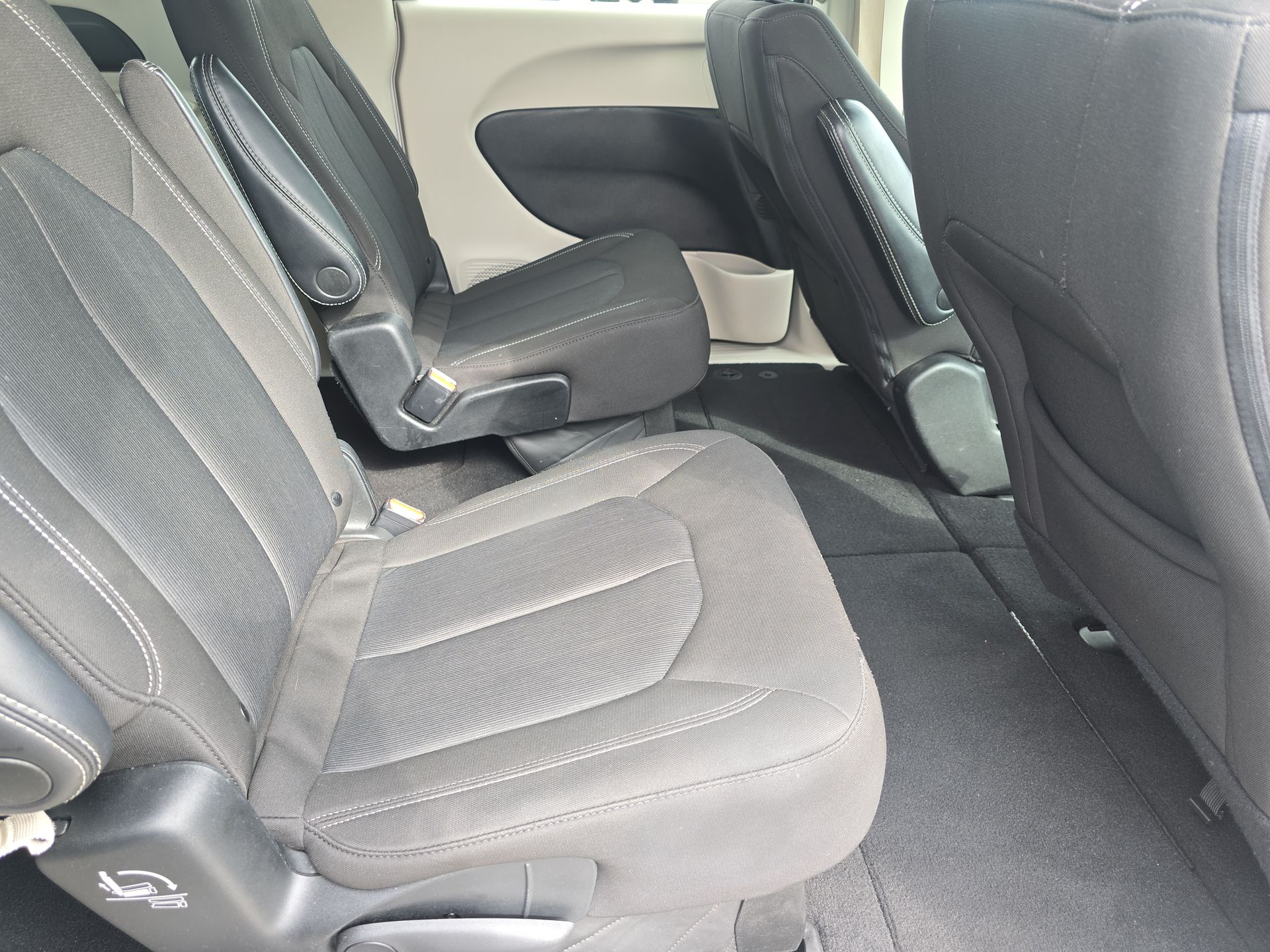 2023 Chrysler Voyager LX photo 49