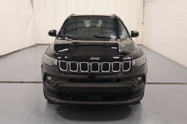 2023 Jeep Compass Latitude Lux photo 3