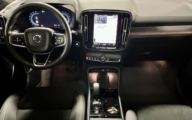 2025 Volvo XC40 Plus photo 21