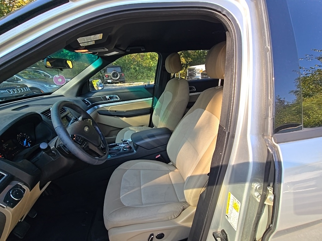 2017 Ford Explorer XLT photo 13