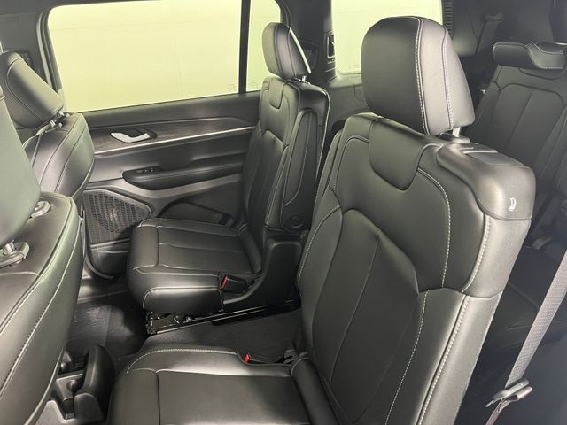 2025 Jeep Grand Cherokee Limited photo 7