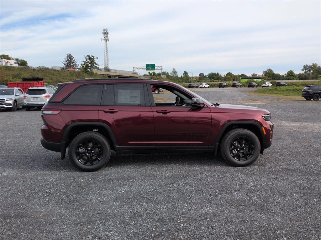 2025 Jeep Grand Cherokee Altitude X photo 2