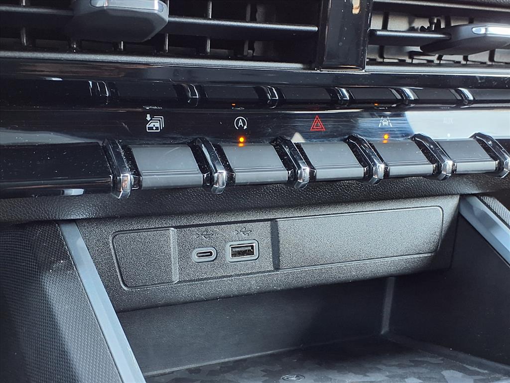 2024 Chevrolet Colorado LT photo 6
