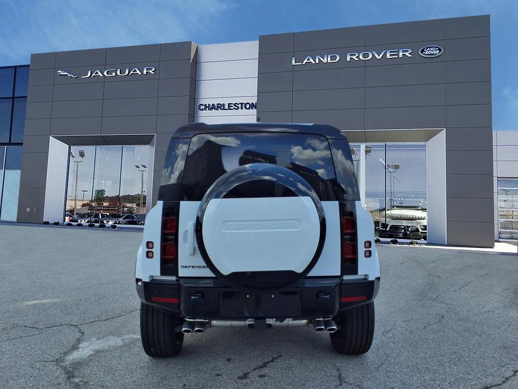 2025 Land Rover Defender 110 X-Dynamic SE photo 3