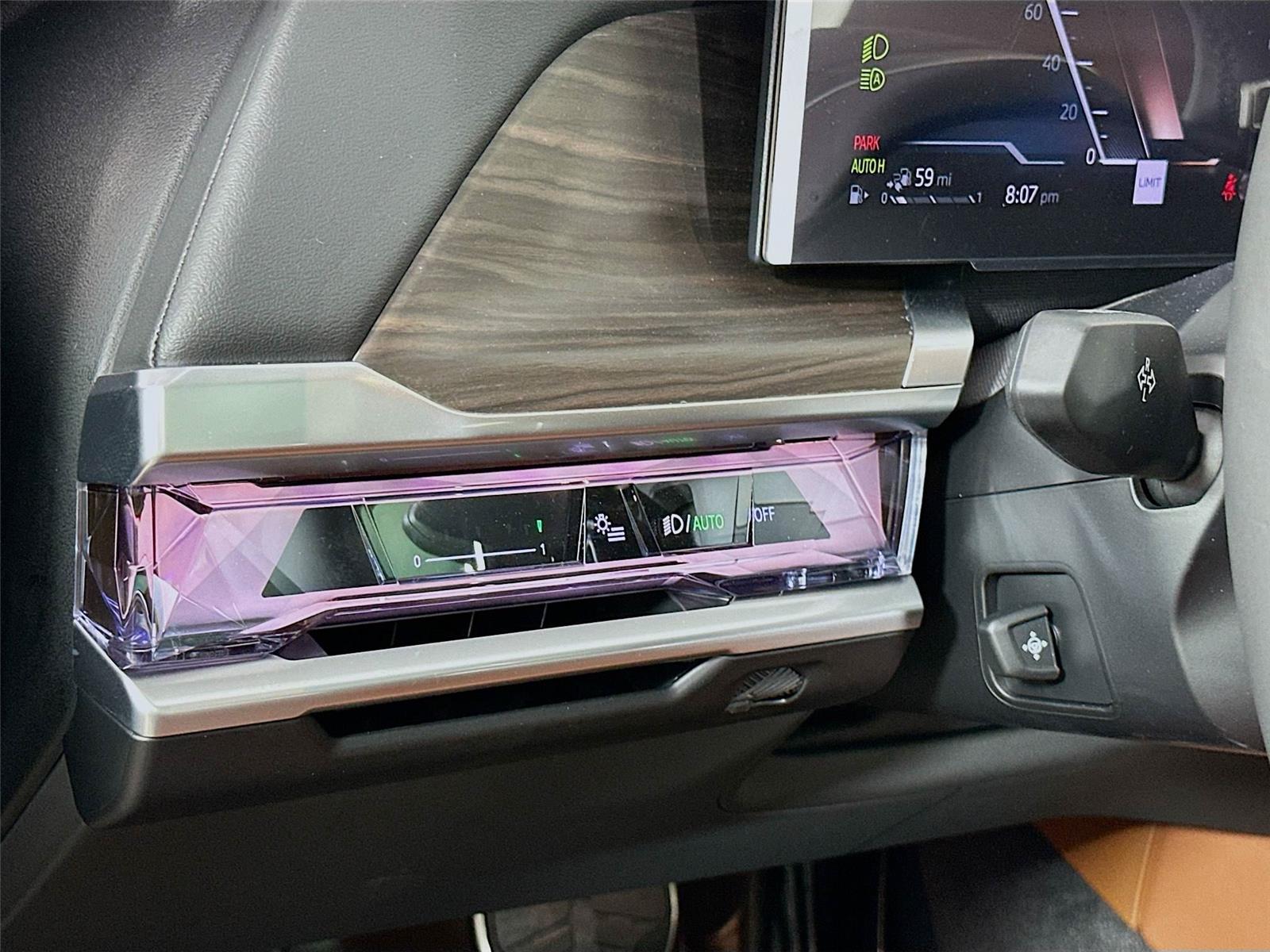 2026 Bmw 750e photo 10