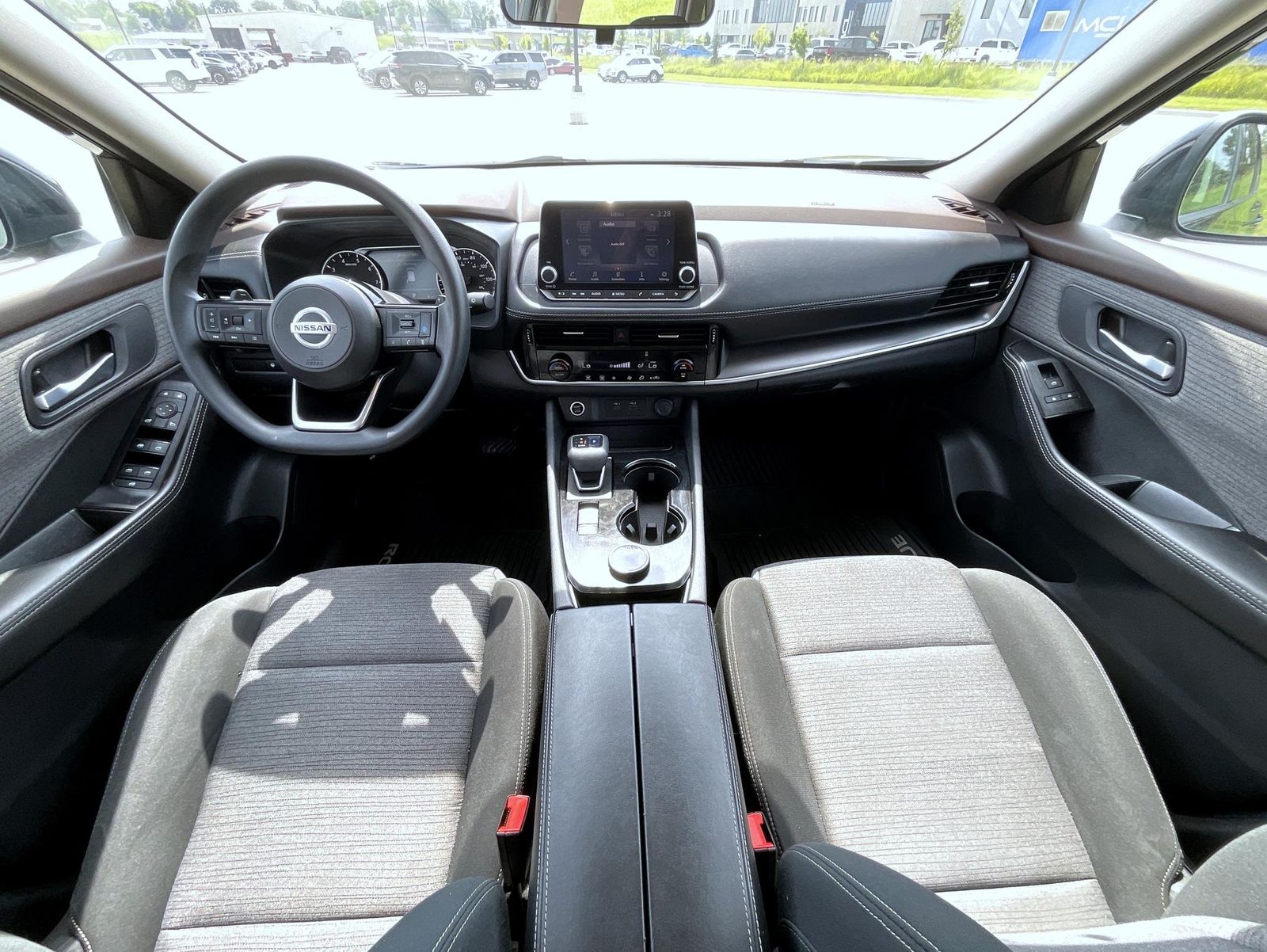 2021 Nissan Rogue SV photo 14