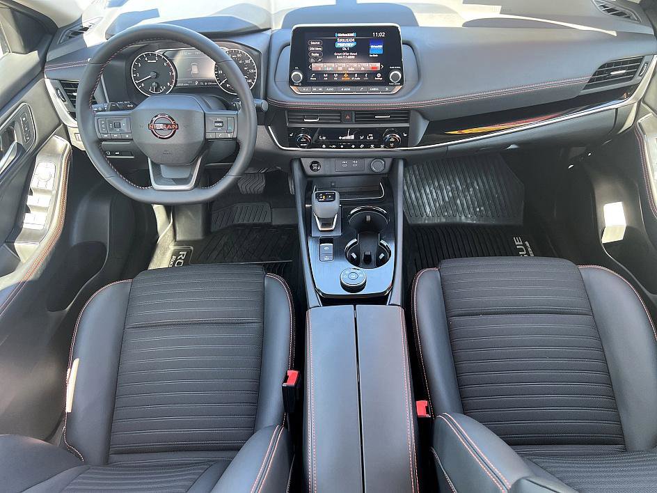 2025 Nissan Rogue SV photo 24
