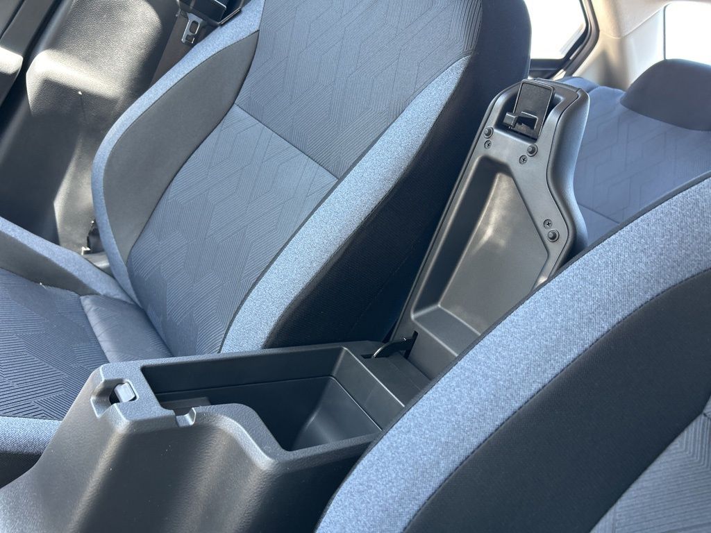 2025 Nissan Versa SV photo 27