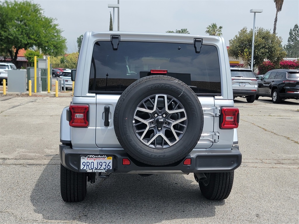 2024 Jeep Wrangler Sahara photo 5
