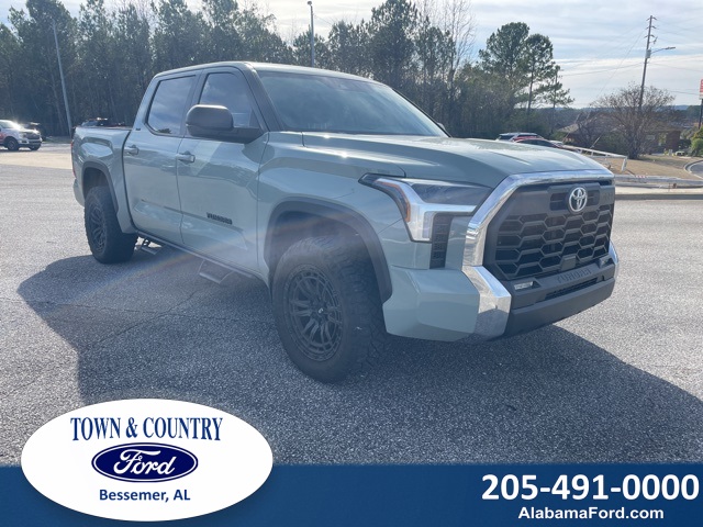 2024 Toyota Tundra SR5's photo