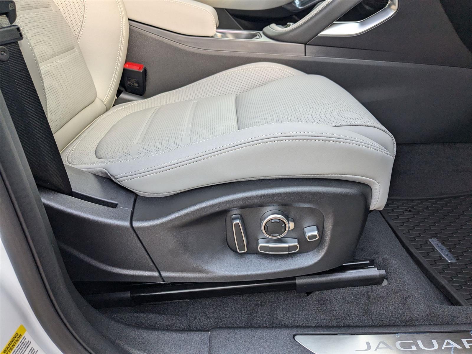 2024 Jaguar E-PACE R-Dynamic SE photo 35