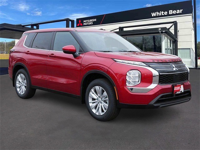 2025 Mitsubishi Outlander ES's photo