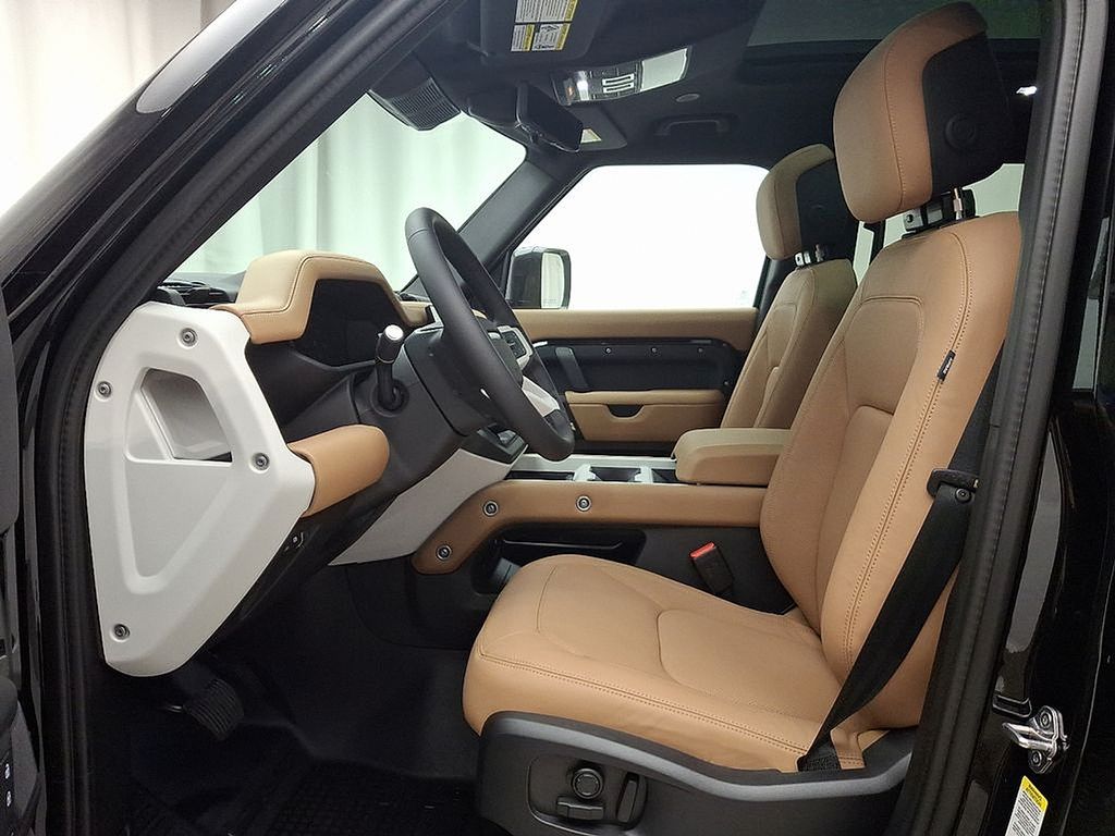 2025 Land Rover Defender 110 S photo 7